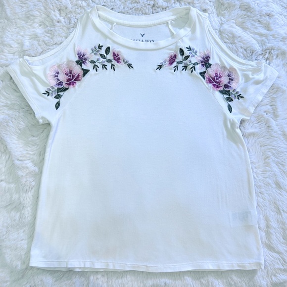 EUC | American Eagle Cold Shoulder Embroidered Tee | XS | “Soft & Sexy” Line - Picture 2 of 13